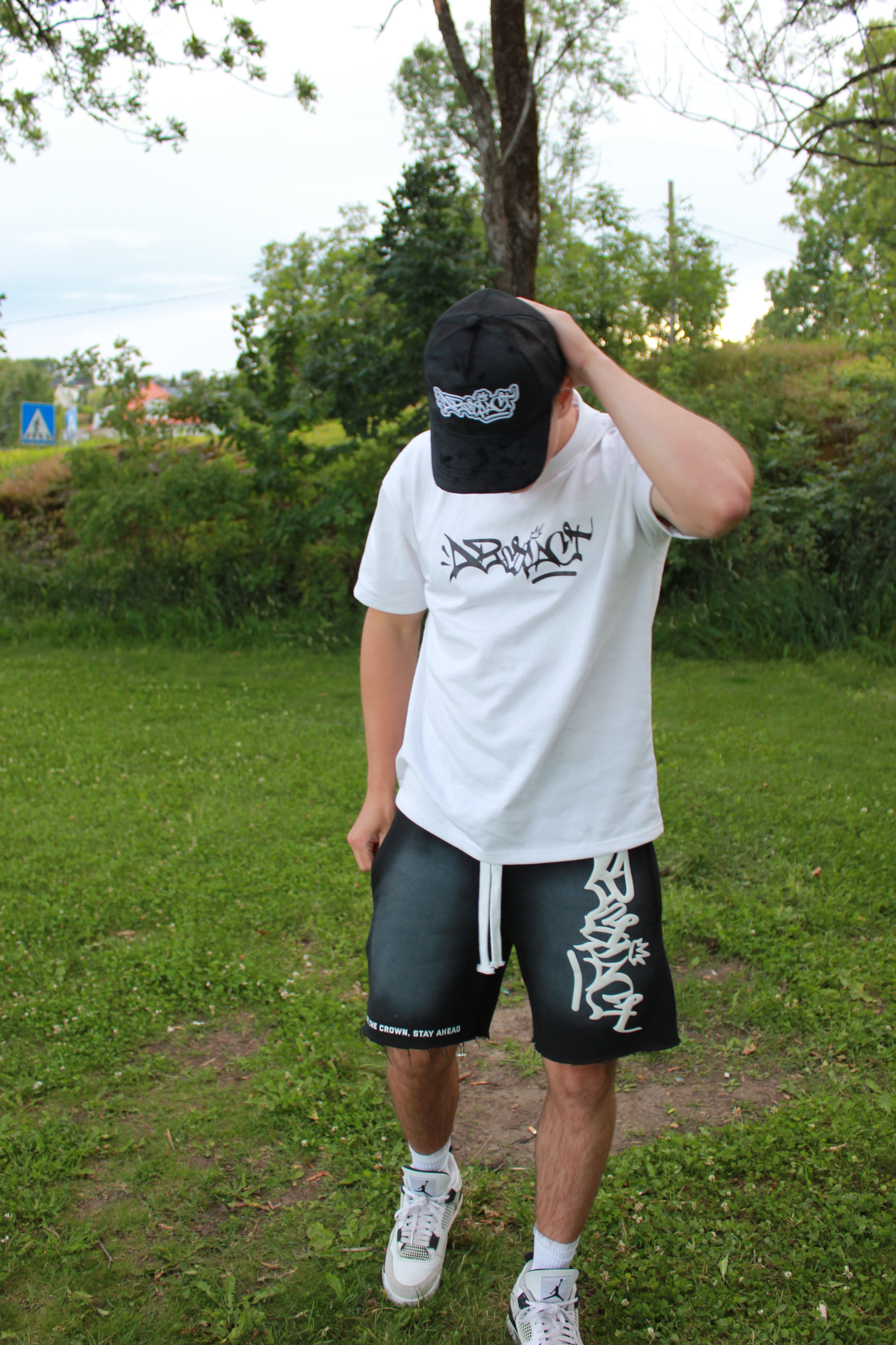 Abstract - Crown Chaser Club Tee "Black"